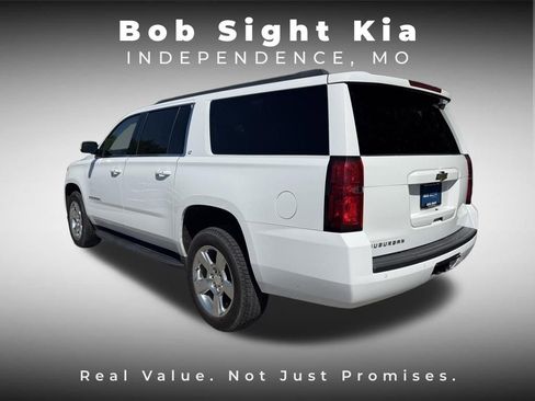 Used 2018 Chevrolet Suburban LT w/ Luxury Package AWD/4WD image 12
