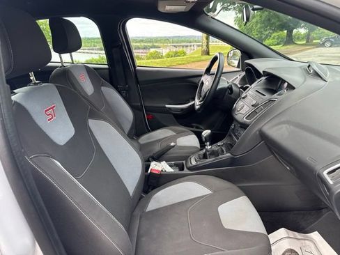 Used 2017 Ford Focus ST FWD image 10