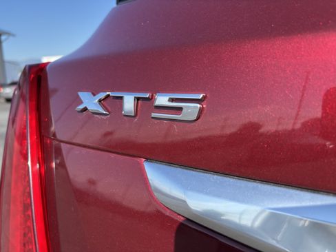 Used 2017 Cadillac XT5 FWD image 11