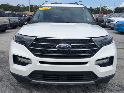 Used 2022 Ford Explorer XLT w/ Equipment Group 202A AWD/4WD image 9