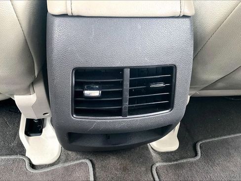 Used 2013 Ford Edge SE image 10