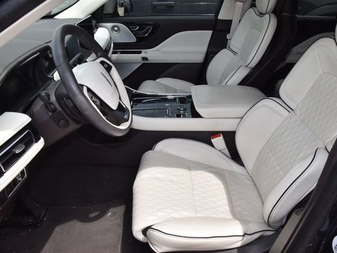 Used 2023 Lincoln Aviator Black Label AWD/4WD image 10