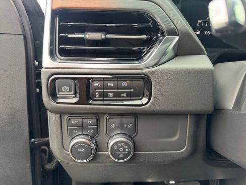 Used 2025 GMC Yukon Denali image 14