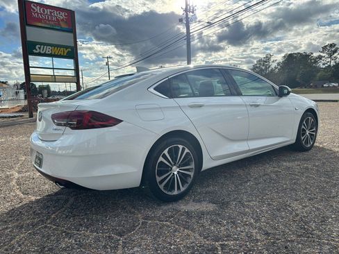 Used 2018 Buick Regal Essence image 5