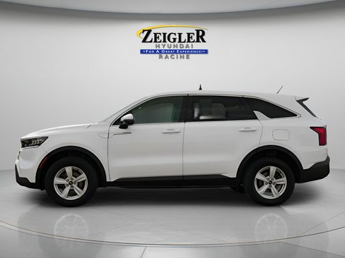 Used 2023 Kia Sorento LX AWD/4WD image 4