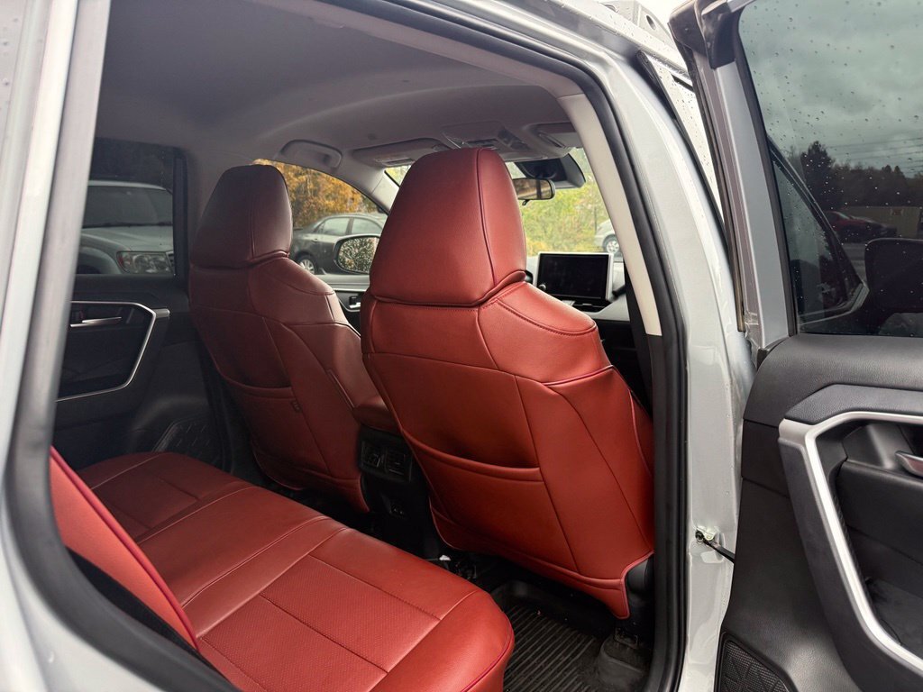Used 2025 Toyota RAV4 XLE AWD/4WD image 18
