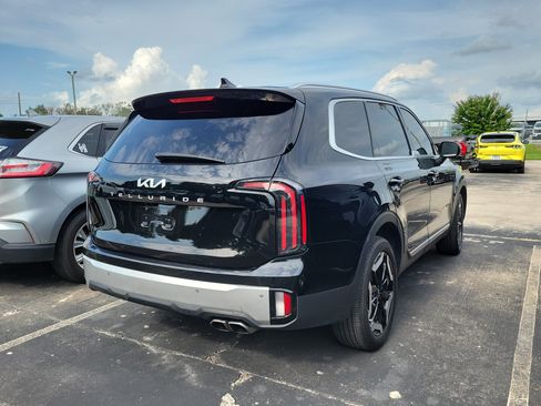 Used 2024 Kia Telluride EX w/ EX Captain's Chair Package FWD image 5
