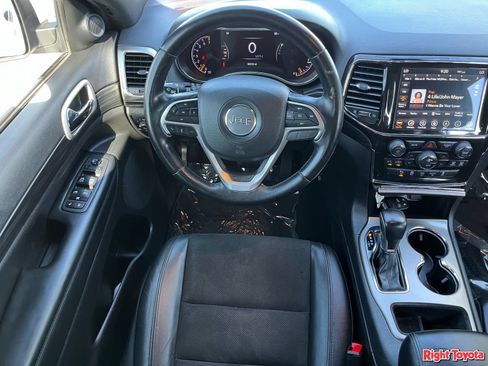 Used 2022 Jeep Grand Cherokee Laredo X RWD image 16