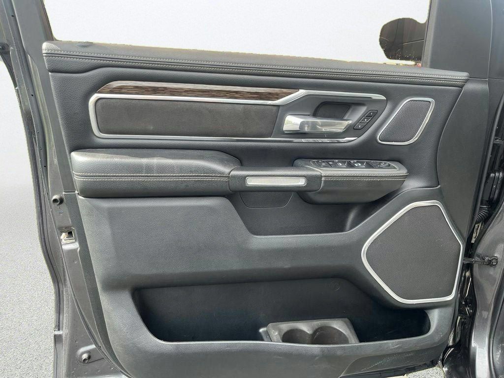 Used 2019 RAM 1500 Laramie RWD image 9