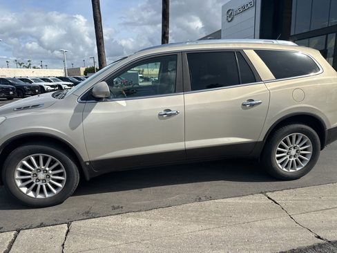 Used 2008 Buick Enclave CXL w/ Entertainment Package #1 image 7
