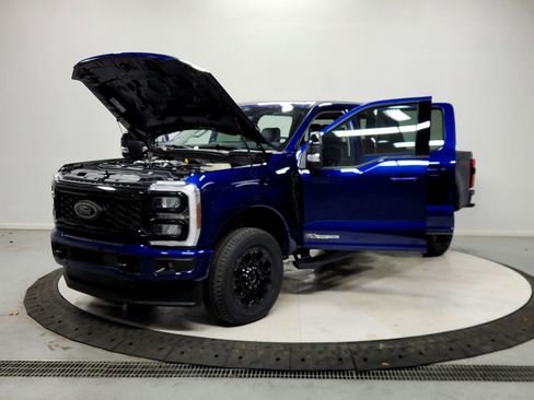New 2026 Ford F250 Lariat w/ Black Appearance Package AWD/4WD image 11