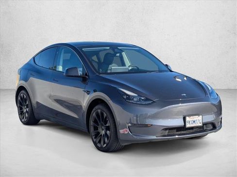 Used 2023 Tesla Model Y Long Range AWD/4WD image 3