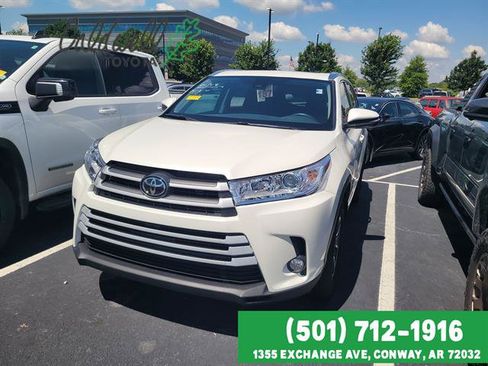 Used 2018 Toyota Highlander XLE FWD image 1
