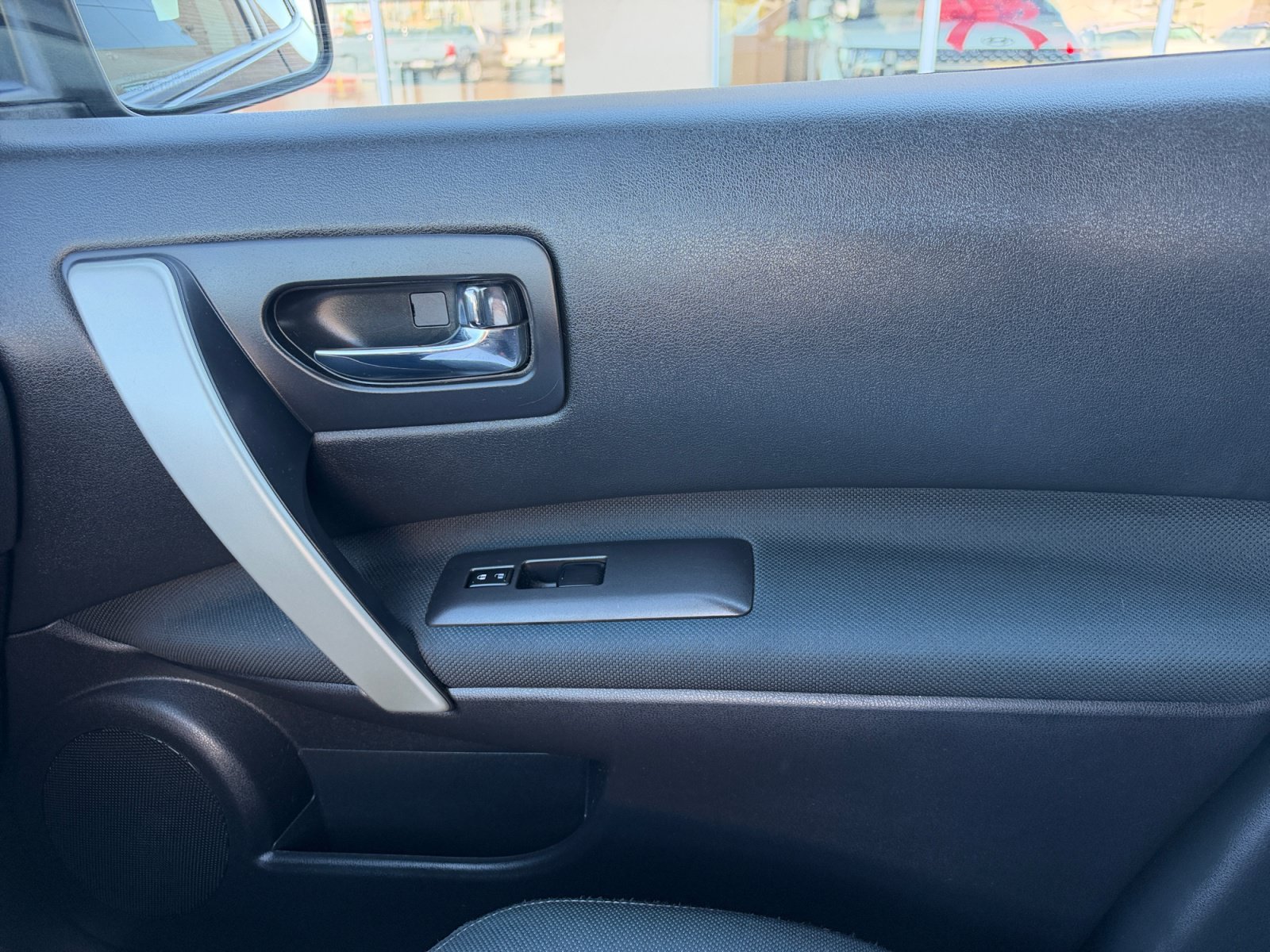 Used 2013 Nissan Rogue SV FWD image 16