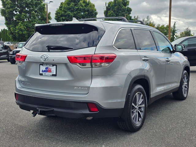 Used 2019 Toyota Highlander XLE AWD/4WD image 3