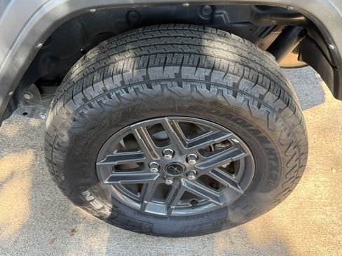 Used 2025 Jeep Wrangler Unlimited Sport AWD/4WD image 30