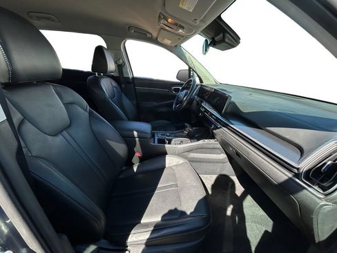 Used 2024 Kia Sorento S FWD image 5