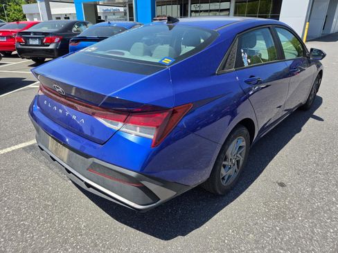 Used 2024 Hyundai Elantra SEL FWD image 5