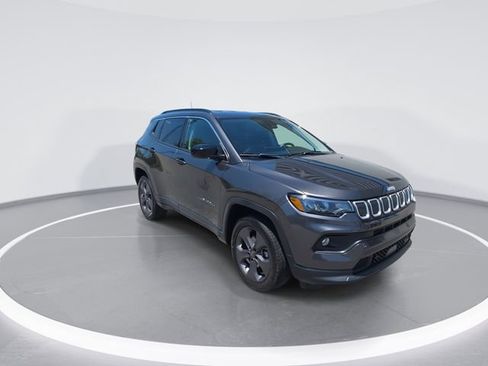 Used 2022 Jeep Compass Latitude AWD/4WD image 2