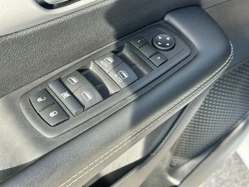 Used 2024 Chrysler Pacifica Limited image 17