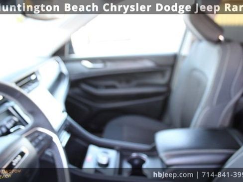 Used 2023 Jeep Grand Cherokee Laredo image 35