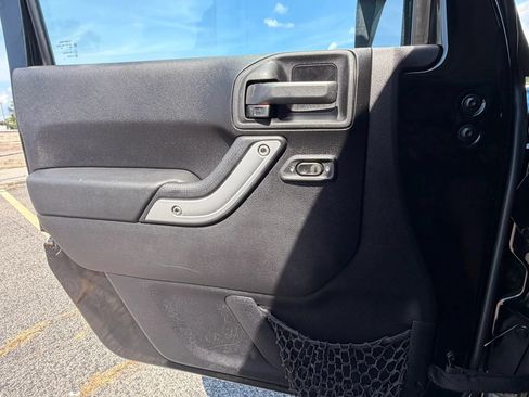 Used 2014 Jeep Wrangler Unlimited Sahara w/ Dual Top Group AWD/4WD image 22