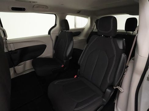 Used 2022 Chrysler Voyager LX image 22