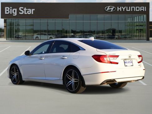 Used 2022 Honda Accord Touring image 3