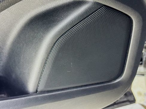 Used 2016 Ford Edge Titanium FWD image 22