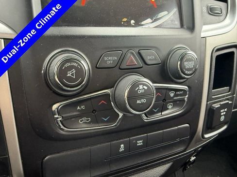 Used 2019 RAM 1500 Classic SLT w/ Luxury Group image 4