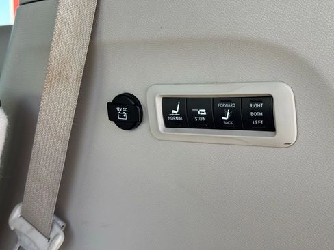 Used 2017 Chrysler Pacifica Limited image 44