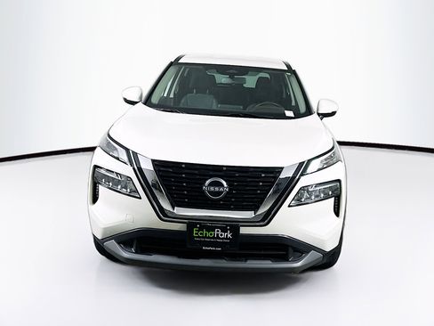 Used 2023 Nissan Rogue SV image 2