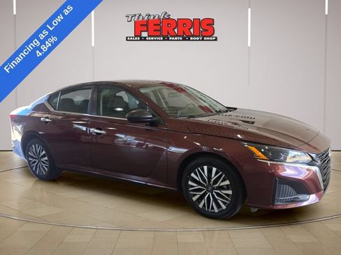 Used 2024 Nissan Altima 2.5 SV FWD image 3