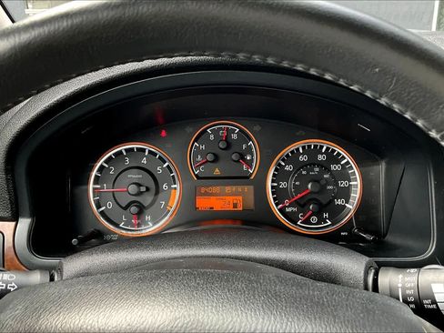 Used 2014 Nissan Armada Platinum image 24