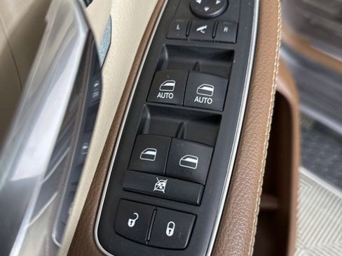 Used 2019 RAM 1500 Laramie image 24