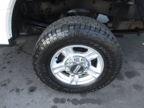 Used 2017 Ford F250 XLT AWD/4WD image 9