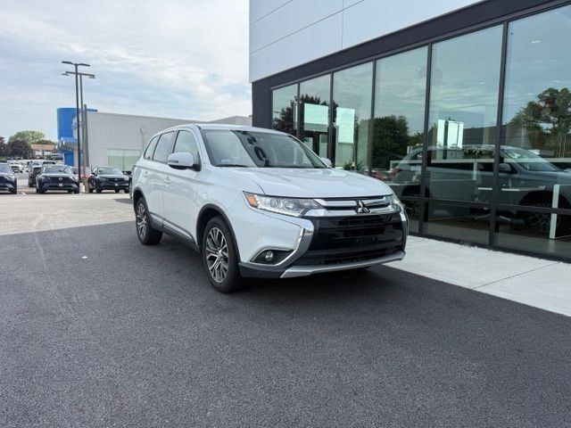 Used 2017 Mitsubishi Outlander SEL AWD/4WD image 1