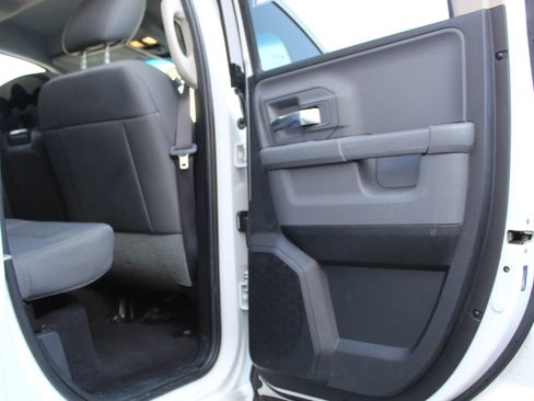 Used 2016 RAM 1500 Classic SLT AWD/4WD image 16