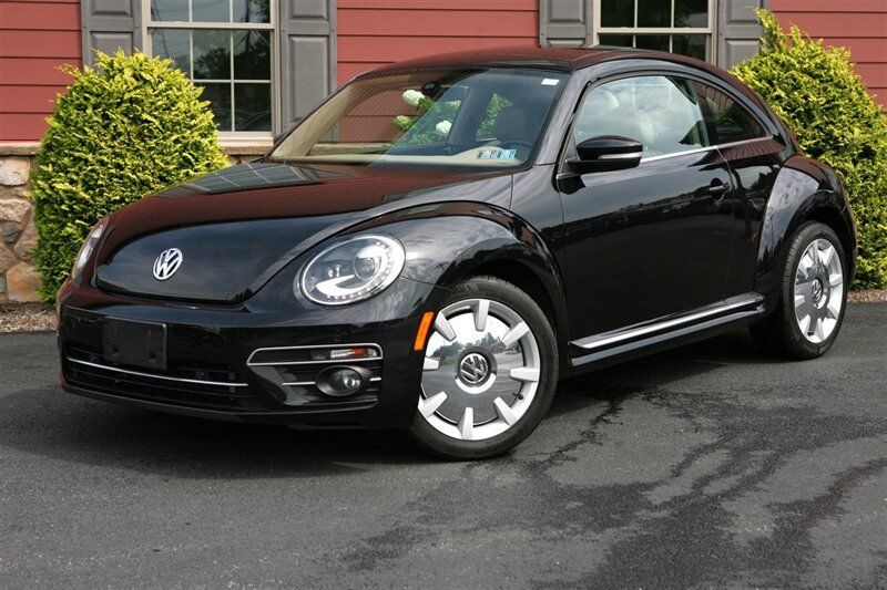 Used 2019 Volkswagen Beetle 2.0T SE w/ SE Premium Package FWD image 1