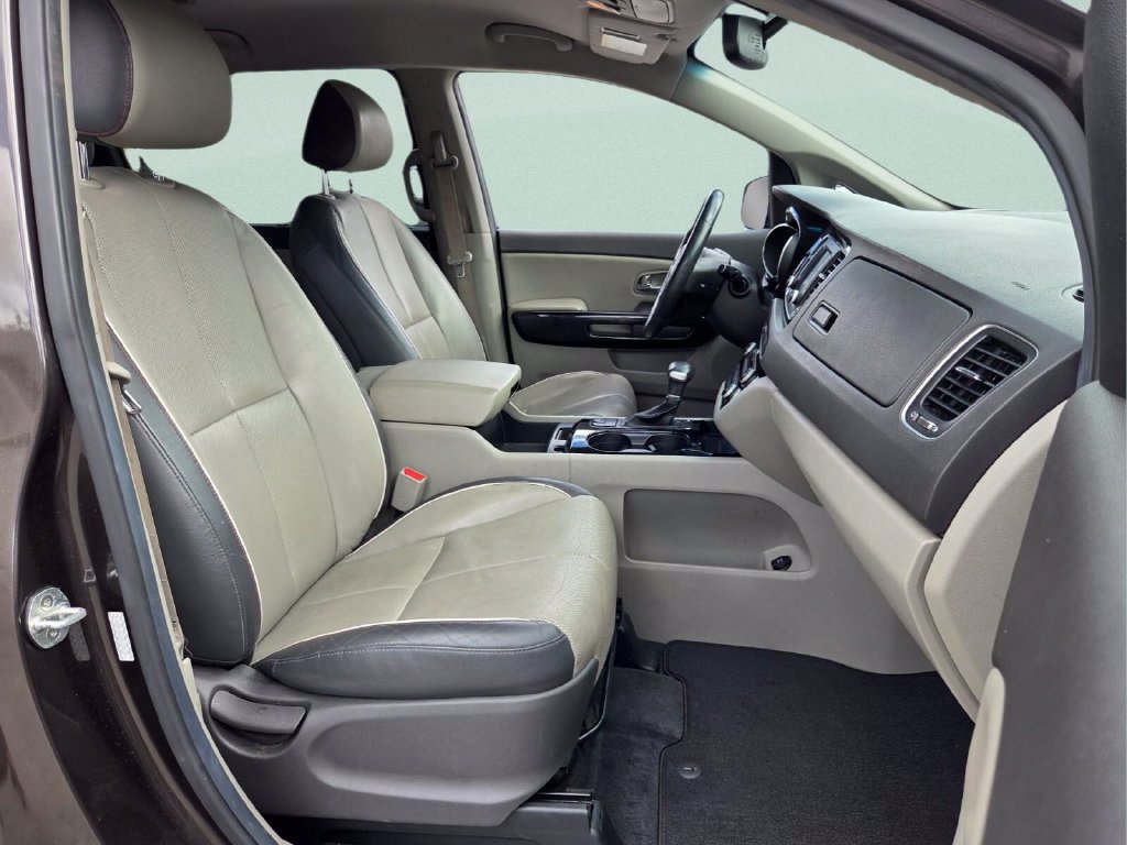 Used 2017 Kia Sedona EX FWD image 17