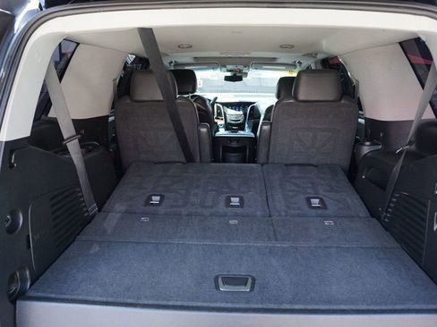 Used 2020 Cadillac Escalade Luxury RWD image 11