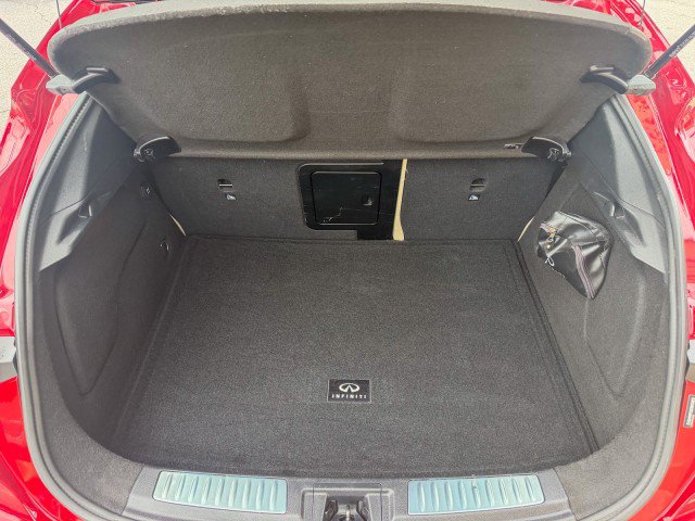 Used 2018 INFINITI QX30 Premium w/ Cargo Package AWD/4WD image 17