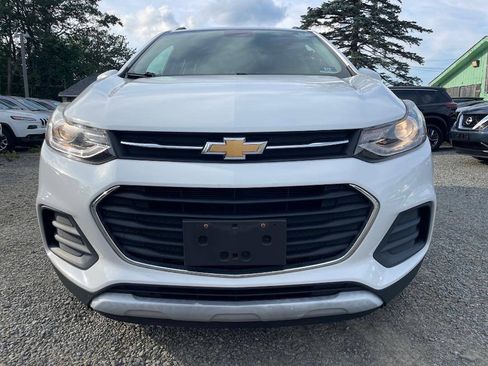 Used 2017 Chevrolet Trax LT w/ LT Convenience Package FWD image 3