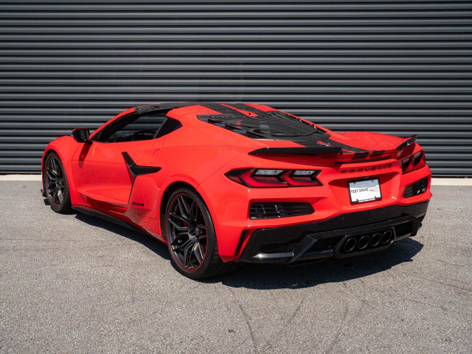 Used 2024 Chevrolet Corvette Z06 RWD image 3