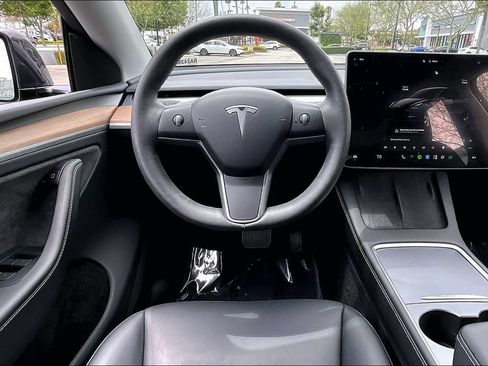 Used 2024 Tesla Model Y Long Range AWD/4WD image 7