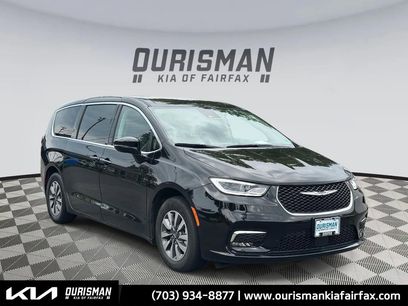 Used 2024 Chrysler Pacifica Select