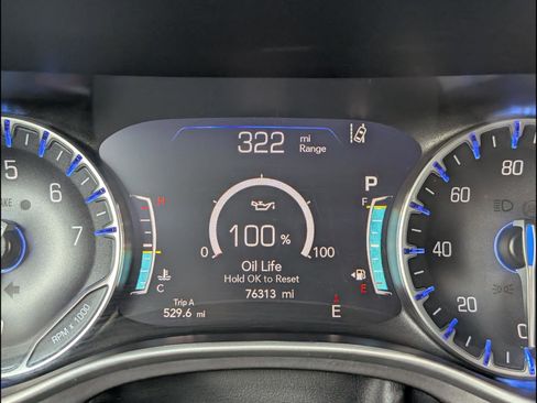 Used 2024 Chrysler Pacifica Touring-L FWD image 9