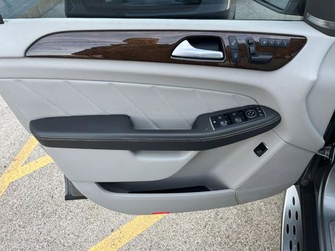 Used 2015 Mercedes-Benz GL 320 GL350 BlueTEC w/ Premium I Package image 30