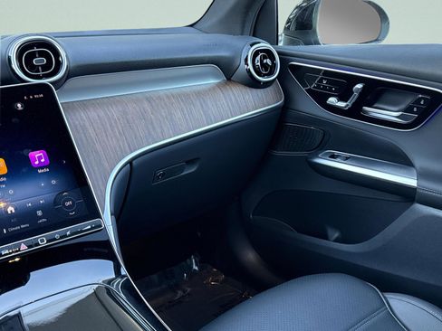 Certified 2025 Mercedes-Benz GLC 300 image 32