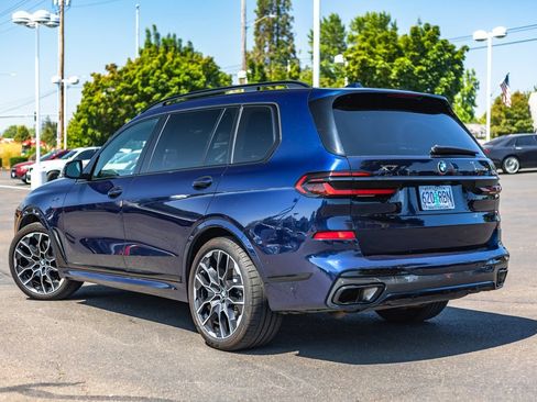 Used 2024 BMW X7 xDrive40i w/ M Sport Package AWD/4WD image 5